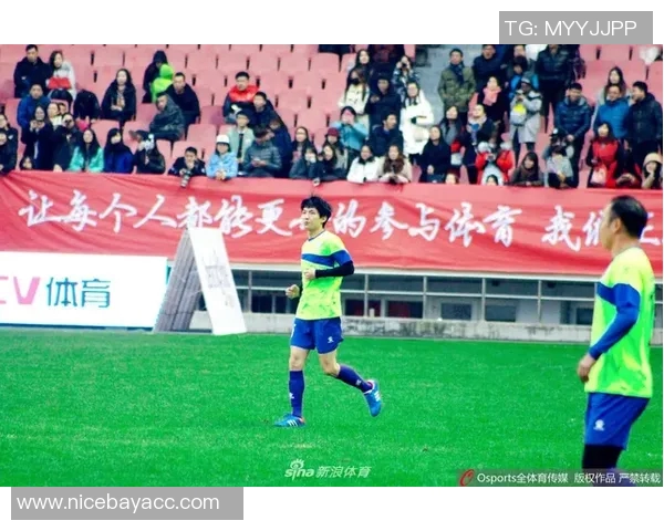 德国足球明星慕勒的职业生涯与成就全解析